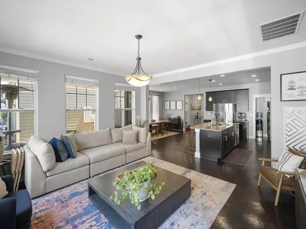 2435 Double Oaks Rd, Charlotte, NC 28206