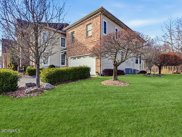 24 Parkside Dr — Photo 7