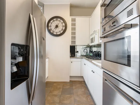 200 East 32nd Street image 6 of 16