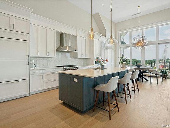 3rd image of 710 Davenport Avenue #8