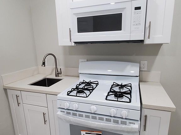 2nd image of 21629 Cottonwood Ave #5