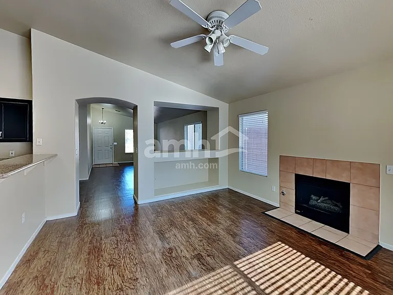 325 Greenleaf Glen St — Photo 4