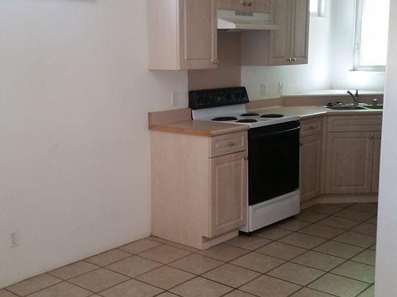 kitchen/dining area