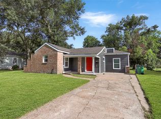 710 E Magnolia St, Angleton, TX 77515