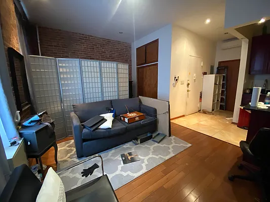 Rented by Bond New York | media 5