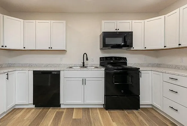 180 E Washington St #2 — Photo 6