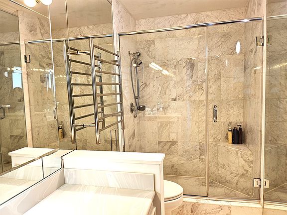 5th image of 6335 W Northwest Hwy APT 711