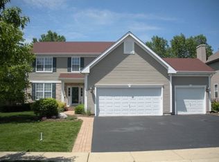 540 Lake Cornish Way, Algonquin, IL 60102