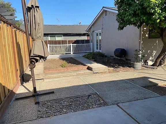 3rd image of 4949 Englewood Dr