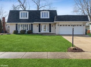 8S184 Washington St, Darien, IL