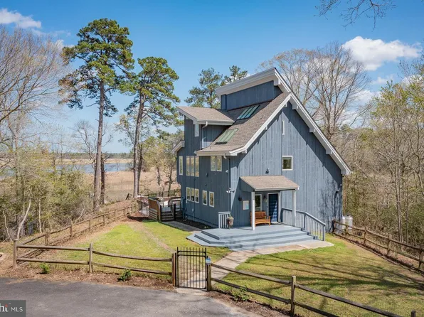 1924 Custis Millpond Rd, West Point, VA 23181