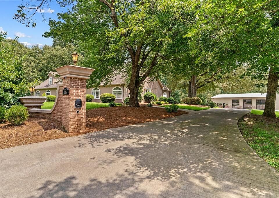 1st image of 2121 Hummingbird Dr