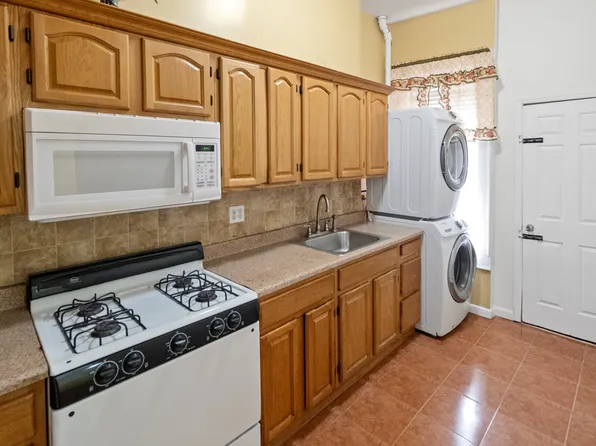 968 Saint Johns Place image 9 of 21