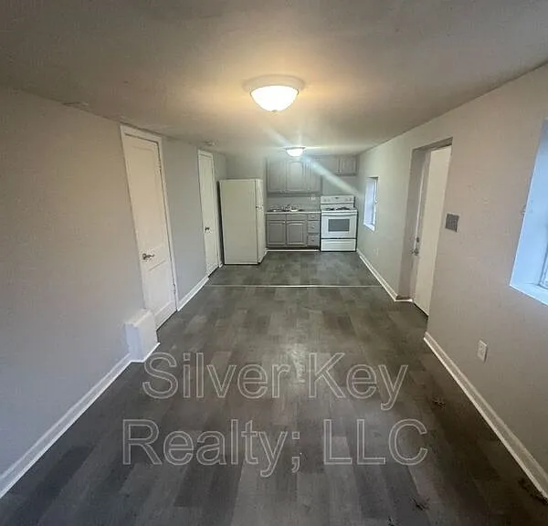 107 Forrest Ave #6 — Photo 2