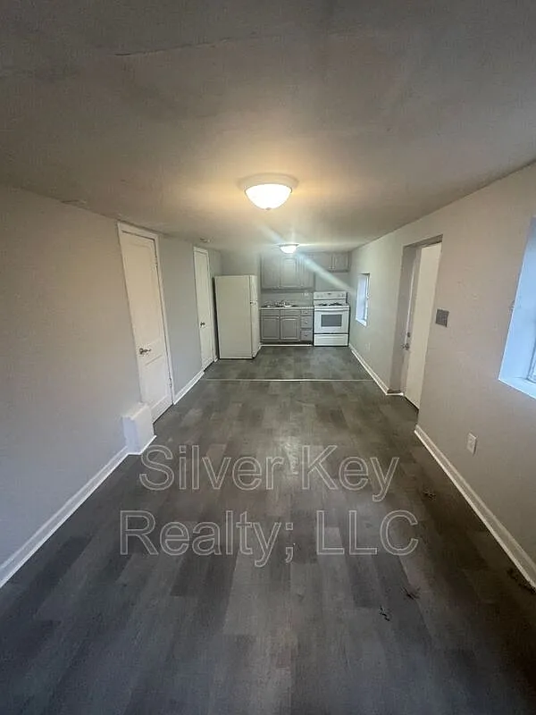 Building Photo - 107 Forrest Ave #6