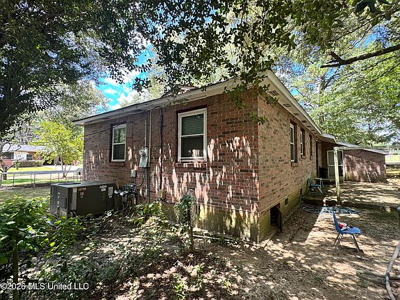5th image of 3014 Woodview Dr