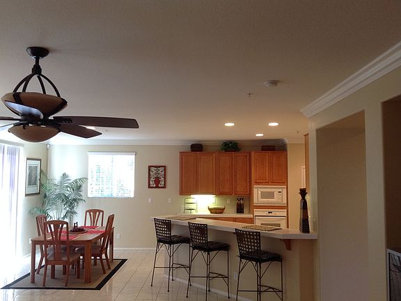 Breakfast Bar Dining