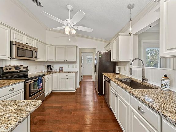 3rd image of 854 Fenwick Loop