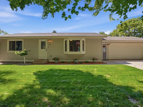 1217 27th St NW, Willmar, MN 56201