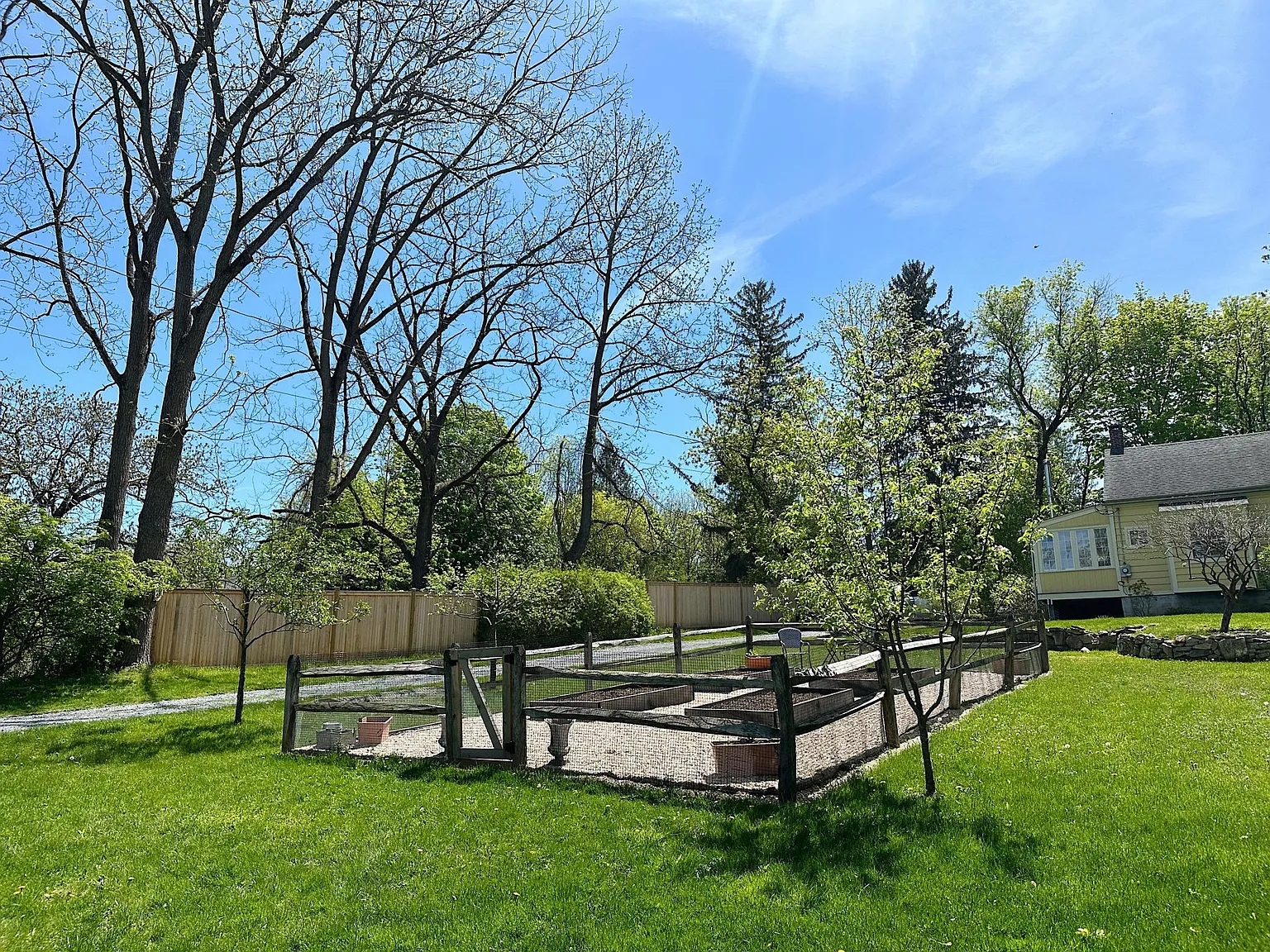 48 Midway Ave — Photo 2