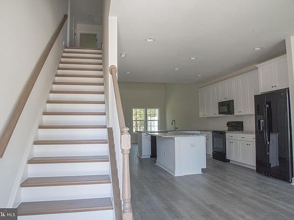 4th image of 37823 Green Leaf Ln #14