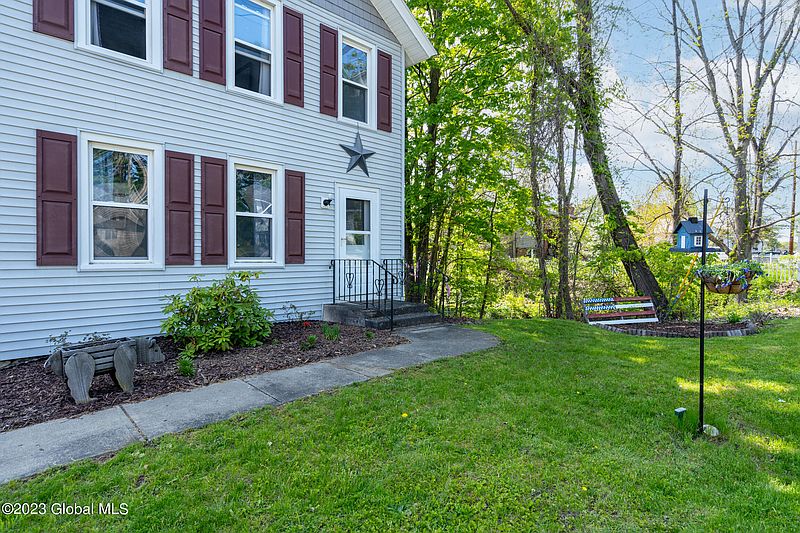 4th image of 167 Maple Avenue
