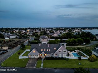 24 Highland Ave, Monmouth Beach, NJ 07750