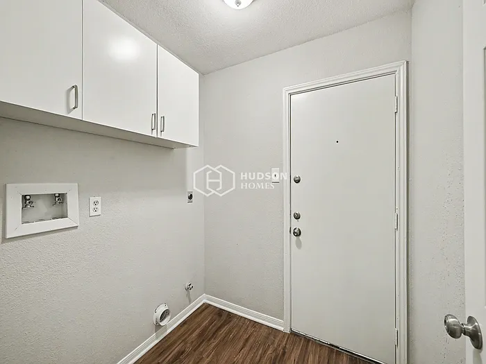 9127 Cypress Square Dr — Photo 28