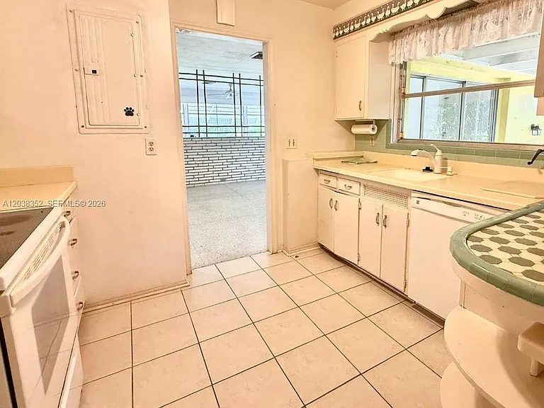 1235 Jefferson St — Photo 10