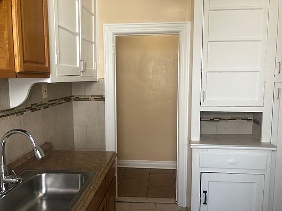 2nd image of 846 Franklin Ave APT 3F