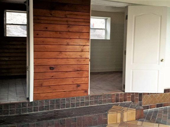 3rd image of 53 Oakwood Trl N