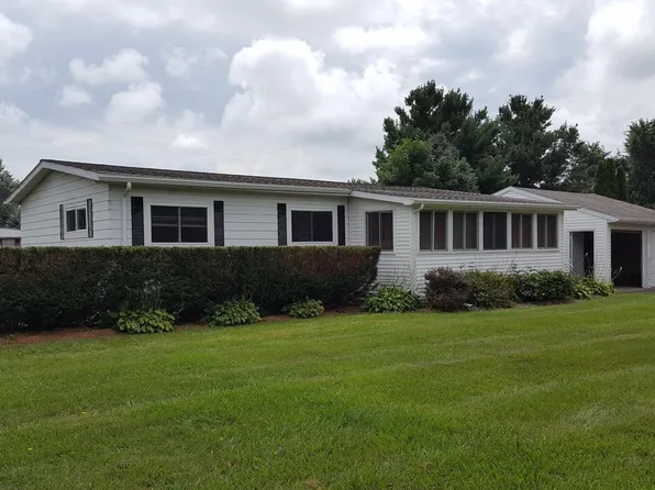 1805 Kingsbury Dr, Lapeer, MI 48446