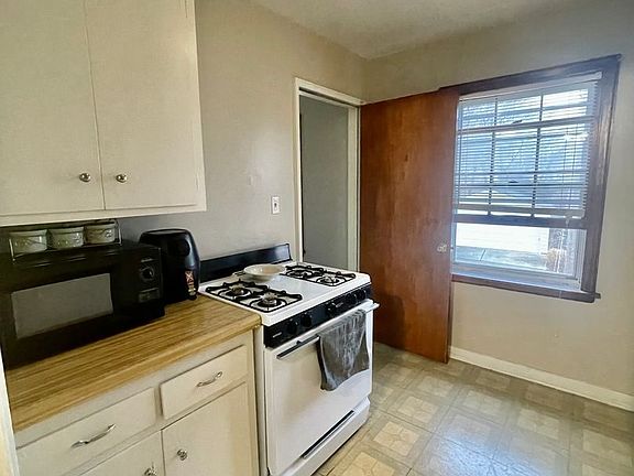 5th image of 4286 N Wilson Dr APT 3