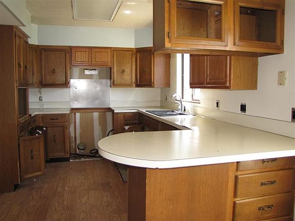 4th image of 110 Hilltop Dr