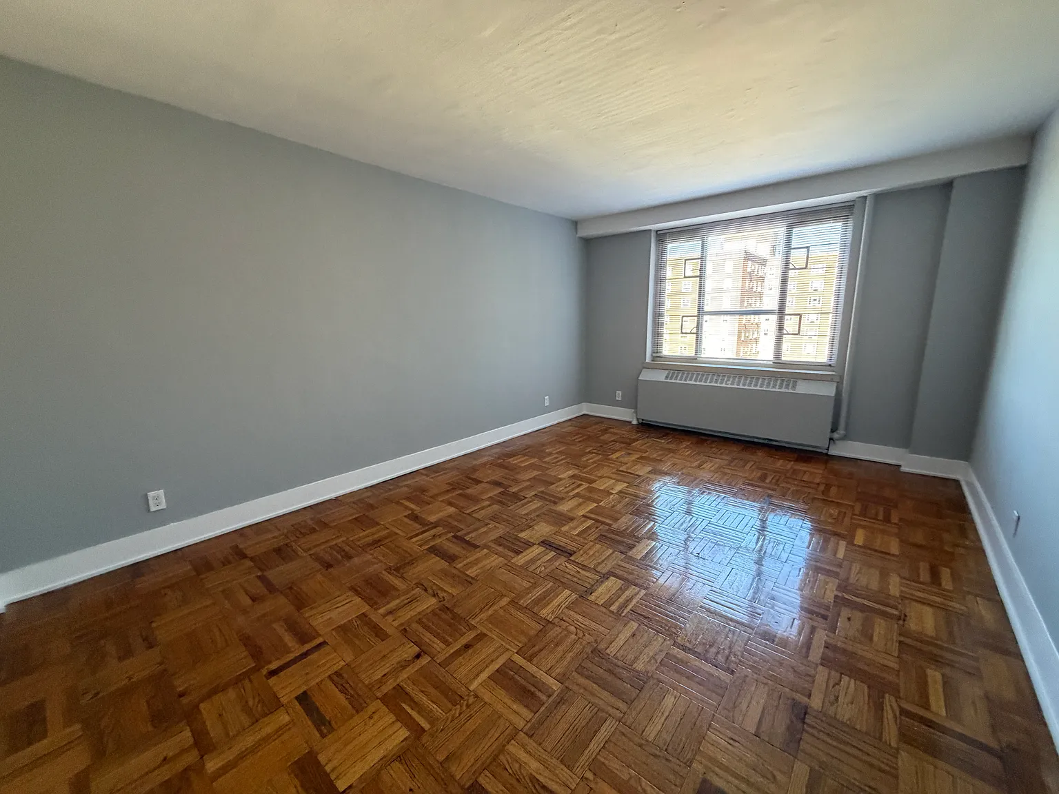 186th Ln, Fresh Meadows — Photo 2
