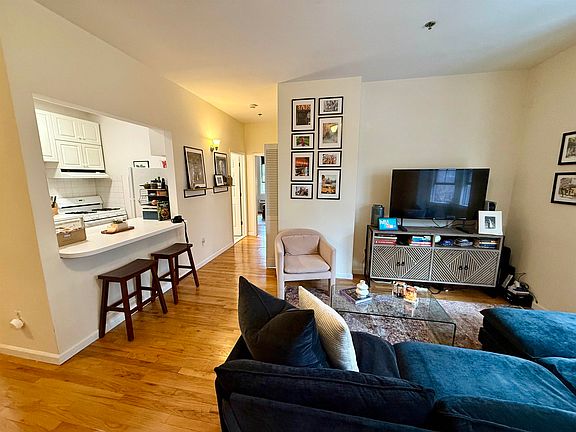 2nd image of 100 Garden St APT 2A
