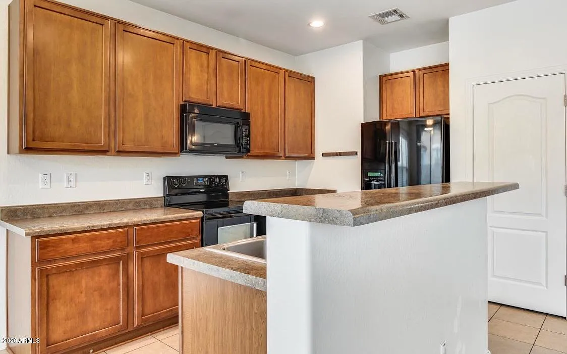 4 bed, 2.5 bath, 2173 sqft, $2,495 — Photo 4