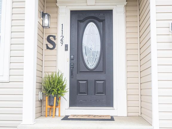 2nd image of 1129 Stratford Way