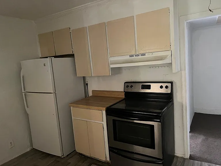 3828 Lyons St — Photo 3