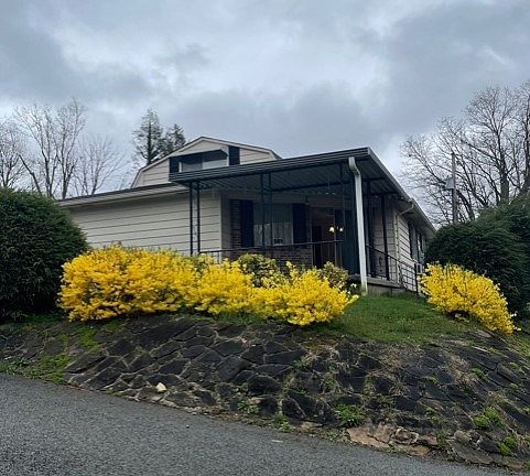 3rd image of 8 Woodhill Ct