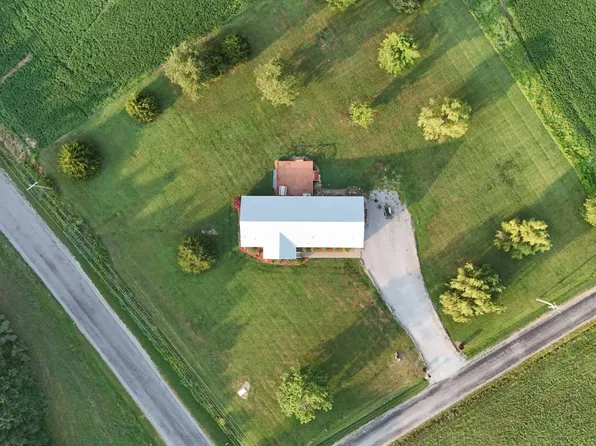 1936 County Road 690 N, Fairfield, IL 62837