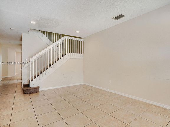 5th image of 666 NE 35th Ave