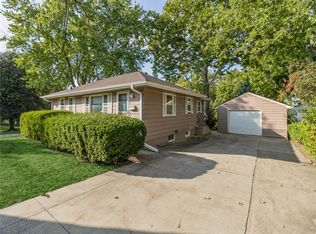 328 Pioneer Rd, Des Moines, IA 50315