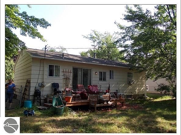 2nd image of 896 Boon St