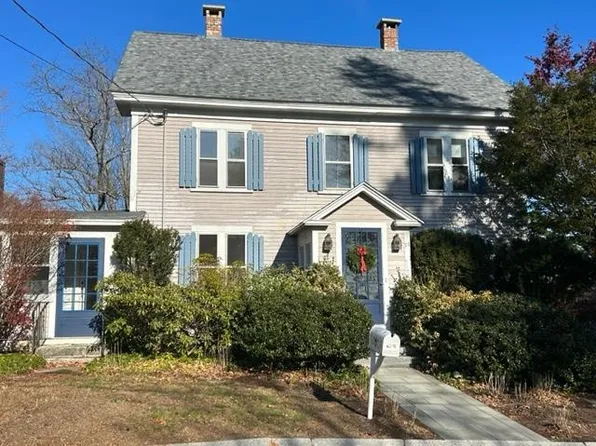 27 Pleasant Street, Wolfeboro, NH 03894