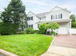 1360 Powell Ave, Merrick, NY 11566