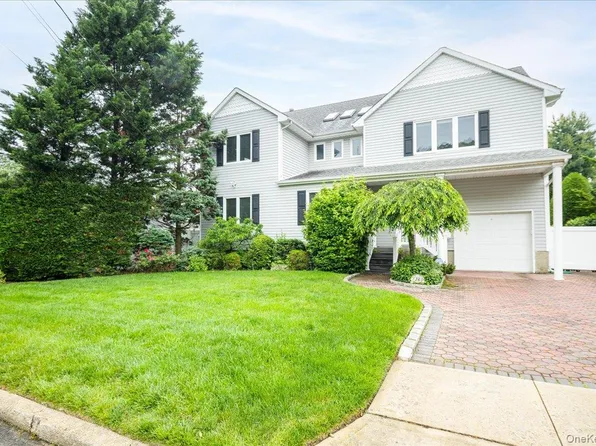 1360 Powell Avenue, Merrick, NY 11566