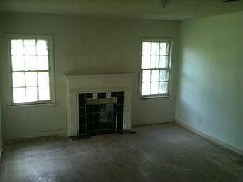 3rd image of 802 Hill St