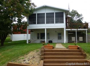 303 Dogwood Pl, Petersburg, IL 62675