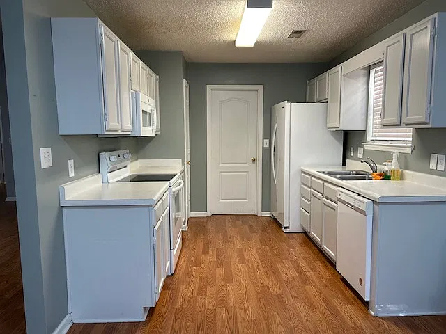 3 bed, 1370 sqft, $1,600 — Photo 3